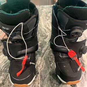 Womens Felix Step ons - Snowboarding boots. Size 9. Worn once.